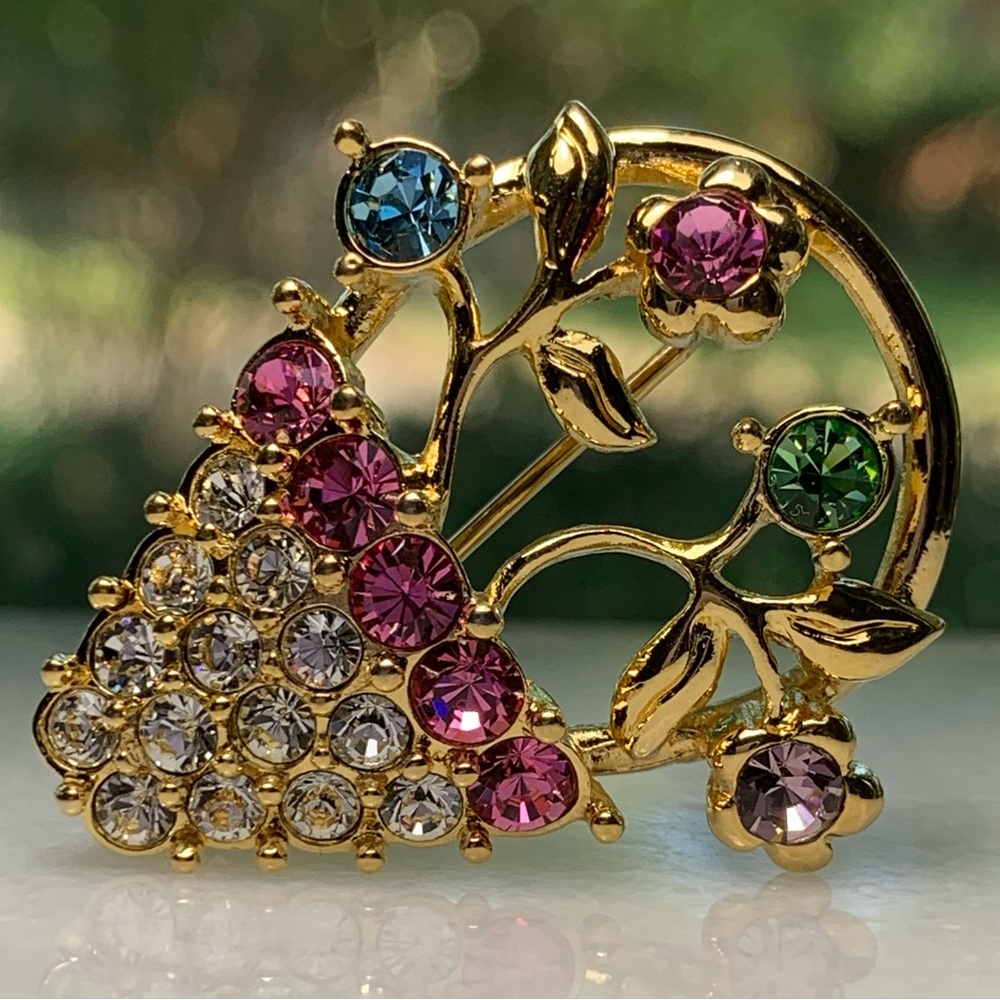 🌸 Vintage Monet Rhinestone Floral Brooch – Gold Tone & Colorful Jewel Tones